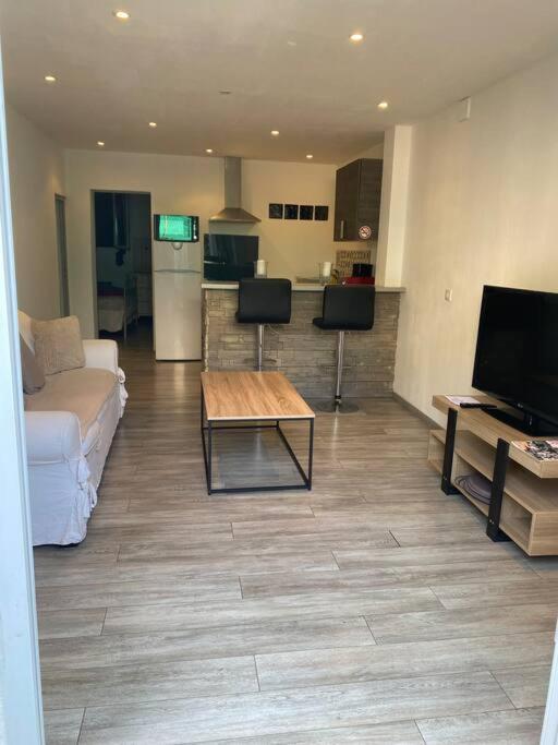 Jolie Appartement Avec Piscine La Roquette-sur-Siagne エクステリア 写真